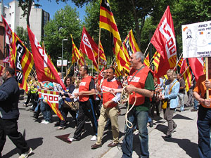 Manifestaci&oacute; de l'1 de maig pels carrers de Girona