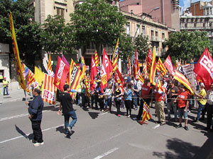 Manifestaci&oacute; de l'1 de maig pels carrers de Girona