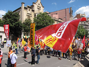 Manifestaci&oacute; de l'1 de maig pels carrers de Girona