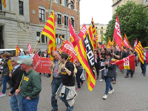 Manifestaci&oacute; de l'1 de maig pels carrers de Girona