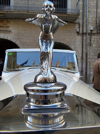 L'Esperit de l'&Egrave;xtasi, insignia de Rolls Royce, dissenyada per Charles Robinson Sykes