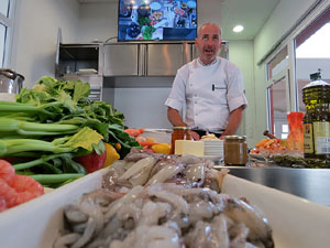 Mercat del Lle&oacute;. Sessi&oacute; de cuina a l'Aula Gastron&ograve;mica a c&agrave;rrec del xef Nir Zook