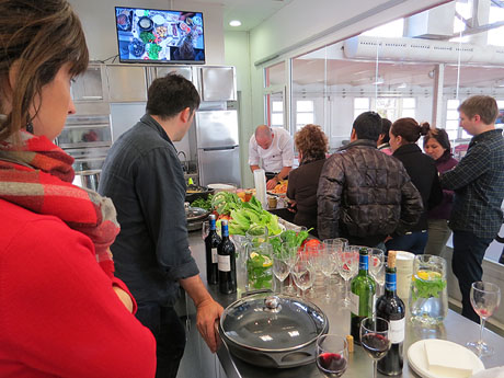 Mercat del Lle&oacute;. Sessi&oacute; de cuina a l'Aula Gastron&ograve;mica a c&agrave;rrec del xef Nir Zook