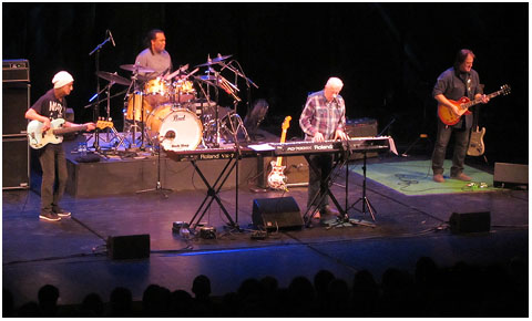 Actuaci&oacute; de John Mayall a l'Auditori de Girona, el divendres 7 de mar&ccedil;