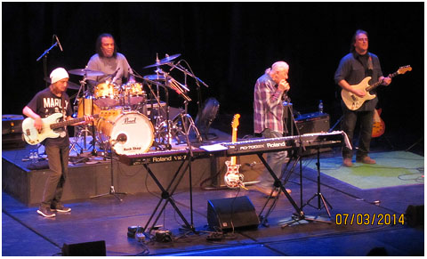 Actuaci&oacute; de John Mayall a l'Auditori de Girona, el divendres 7 de mar&ccedil;
