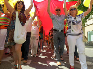 Jornades Catalunya, llibertat i dignitat. Macroestelada pels carrers de Girona