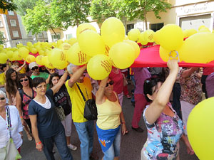 Jornades Catalunya, llibertat i dignitat. Macroestelada pels carrers de Girona