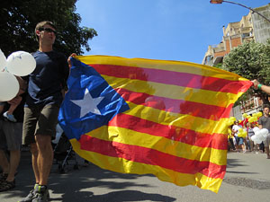 Jornades Catalunya, llibertat i dignitat. Macroestelada pels carrers de Girona