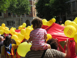 Jornades Catalunya, llibertat i dignitat. Macroestelada pels carrers de Girona