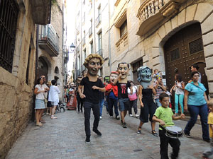 Far&agrave;ndula. 500 anys d'imatgeria festiva de Girona. Cercavila de cloenda