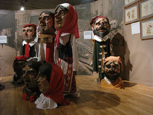 Far&agrave;ndula. 500 anys d'imatgeria festiva de Girona. Cercavila de cloenda