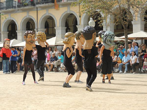 Far&agrave;ndula. 500 anys d'imatgeria festiva de Girona. Cercavila de cloenda