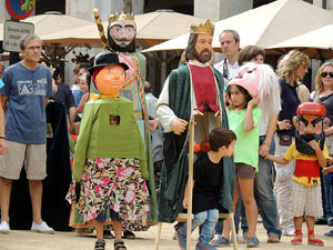 Far&agrave;ndula. 500 anys d'imatgeria festiva de Girona. Cercavila de cloenda