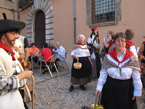 Far&agrave;ndula. 500 anys d'imatgeria festiva de Girona. Cercavila de cloenda