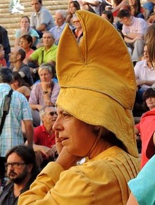 Far&agrave;ndula. 500 anys d'imatgeria festiva de Girona. Cercavila de cloenda