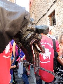 Far&agrave;ndula. 500 anys d'imatgeria festiva de Girona. Cercavila de cloenda