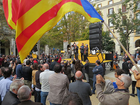 Crida a la participaci&oacute; per al 9N a la pla&ccedil;a de la Independ&egrave;ncia