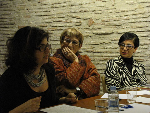 Rosa Lluch, Dolors Bramon i S&iacute;lvia Planas, durant la presentaci&oacute; del llibre