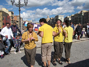 Enlla&ccedil;ats per la Llengua. La cercavila