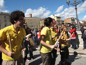 Enlla&ccedil;ats per la Llengua. La cercavila
