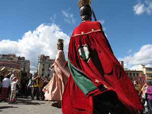 Enlla&ccedil;ats per la Llengua. La cercavila
