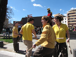 Enlla&ccedil;ats per la Llengua. La cercavila
