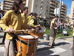 Enlla&ccedil;ats per la Llengua. La cercavila