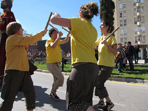 Enlla&ccedil;ats per la Llengua. La cercavila