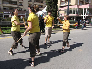 Enlla&ccedil;ats per la Llengua. La cercavila