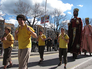 Enlla&ccedil;ats per la Llengua. La cercavila