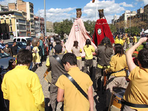 Enlla&ccedil;ats per la Llengua. La cercavila