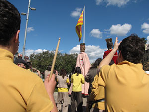 Enlla&ccedil;ats per la Llengua. La cercavila