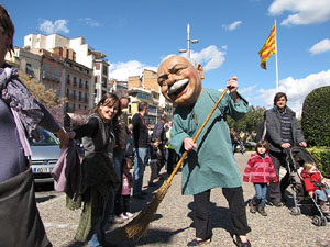 Enlla&ccedil;ats per la Llengua. La cercavila