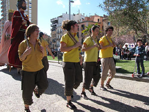 Enlla&ccedil;ats per la Llengua. La cercavila
