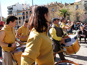 Enlla&ccedil;ats per la Llengua. La cercavila