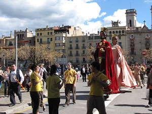 Enlla&ccedil;ats per la Llengua. La cercavila