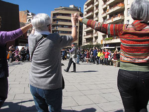 Enlla&ccedil;ats per la Llengua. Ballada de sardanes