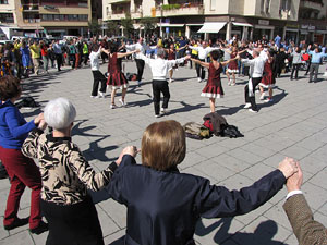 Enlla&ccedil;ats per la Llengua. Ballada de sardanes