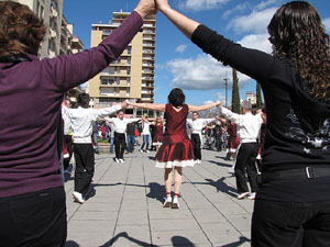 Enlla&ccedil;ats per la Llengua. Ballada de sardanes
