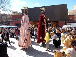 Enlla&ccedil;ats per la Llengua. El Mercat del Lle&oacute;