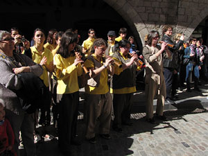 Enlla&ccedil;ats per la Llengua. La pla&ccedil;a del Vi