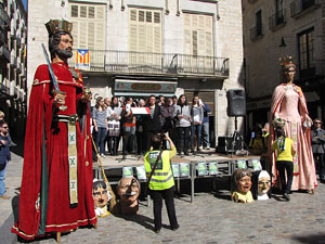 Enlla&ccedil;ats per la Llengua. La pla&ccedil;a del Vi
