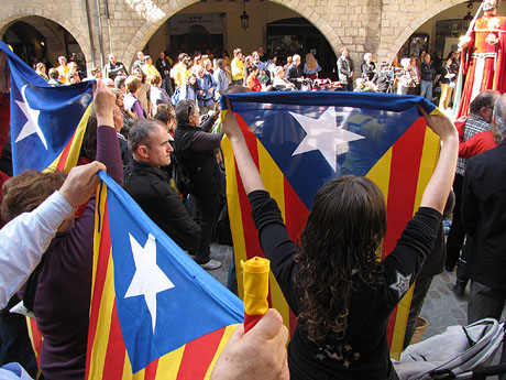 Enlla&ccedil;ats per la Llengua. La pla&ccedil;a del Vi