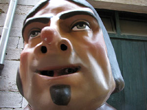 Escampillem. Nit de folk a Girona. Cercavila de gegants i capgrossos