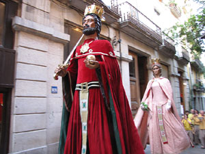 Escampillem. Nit de folk a Girona. Cercavila de gegants i capgrossos