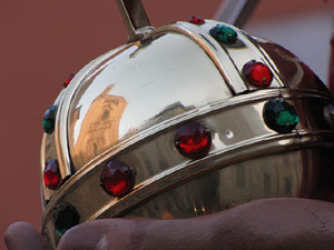 Escampillem. Nit de folk a Girona. Cercavila de gegants i capgrossos