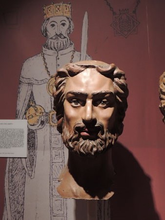 Gegants nous de Girona. Cap constru&iuml;t segons disseny de Carles Viv&oacute;