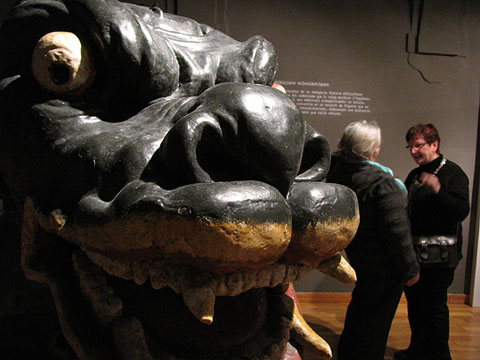 Un dels muntatges de l'exposici&oacute; despr&egrave;s de la inauguraci&oacute;