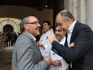 Homenatge als germans Roca del Celler de Can Roca. Arribada a la pla&ccedil;a del Vi
