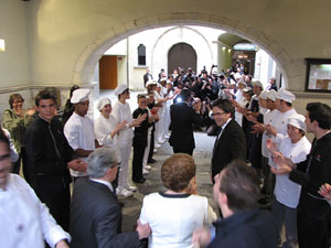 Homenatge als germans Roca del Celler de Can Roca. Arribada a la pla&ccedil;a del Vi